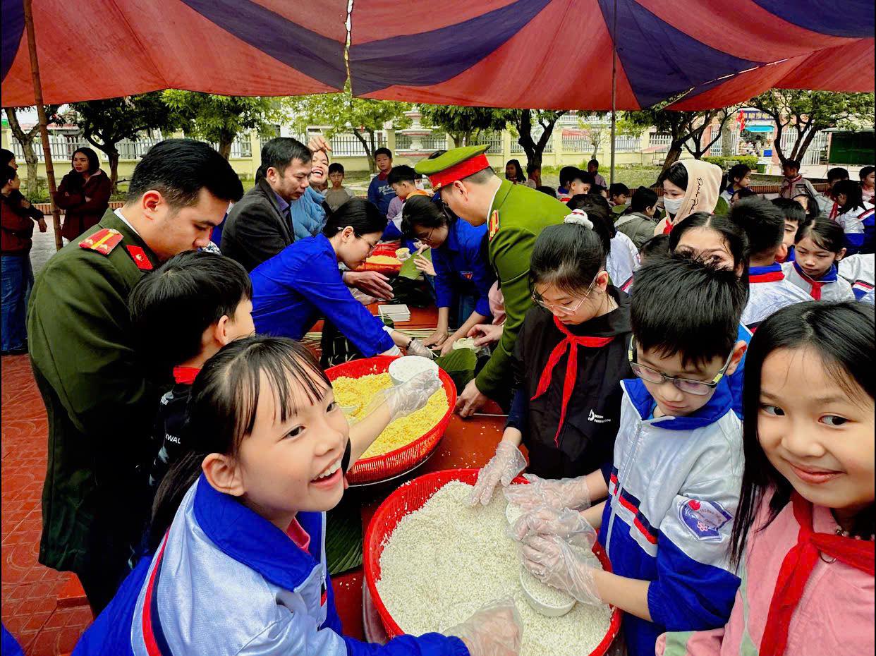 Công an xã Vĩnh Am: Nhiều hoạt động tổ chức “Xuân yêu thương - Tết sẻ chia” với Nhân dân trên địa bàn